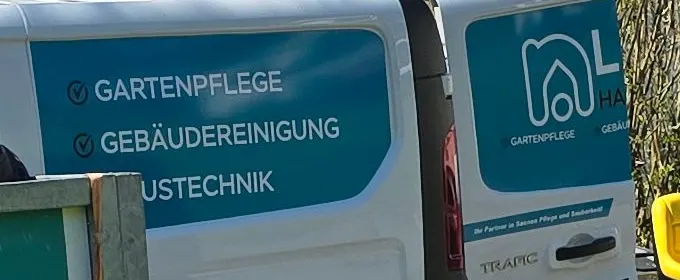 Seitenbeschriftung des Transporters: Gartenpflege, Gebäudereinigung, Haustechnik